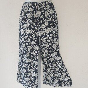 Architect ***Baggy cropped Pants blue and white floral design in size small NWT